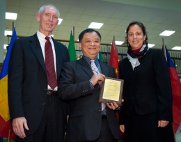 Photo of George Huang receiving his award