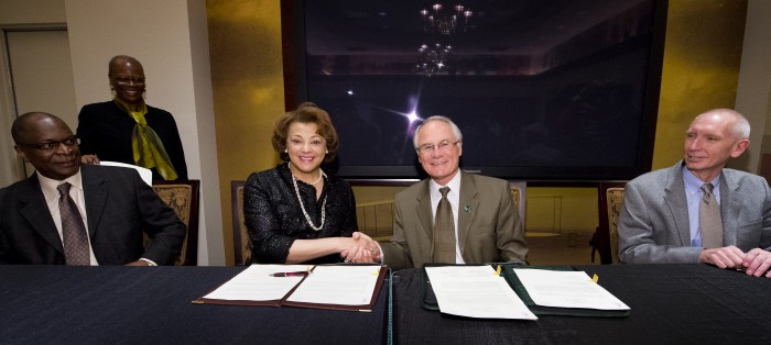 Photo of Central State President Cynthia Jackson Hammond and Wright State President David R. Hopkins