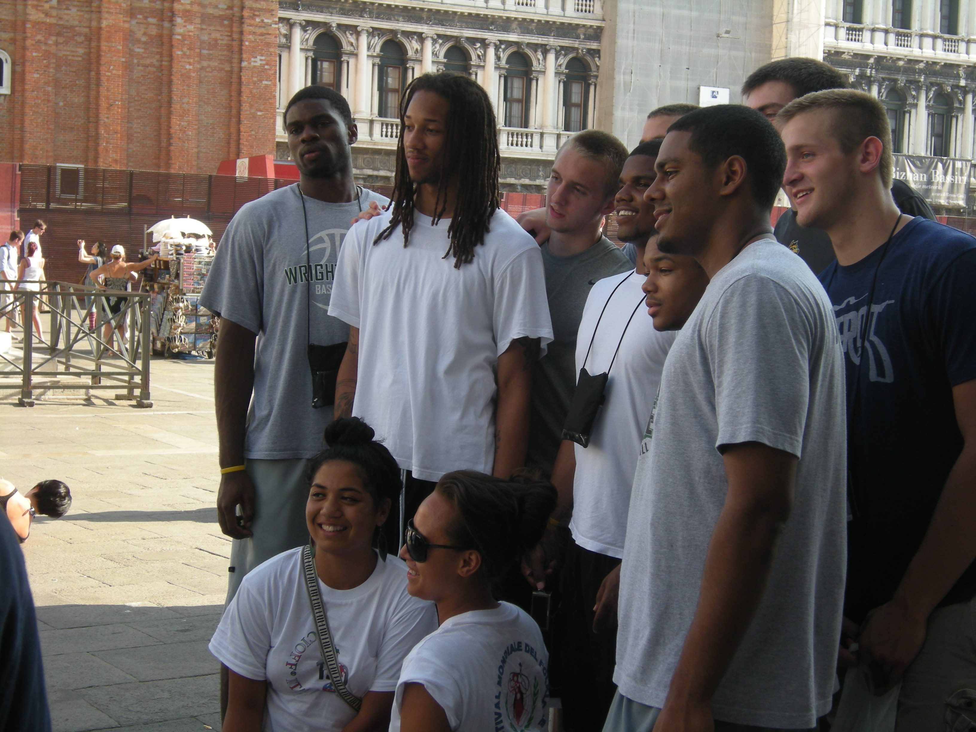 Photo of the Wright State men's basketball team posing for a picture in Venice, Italy.
