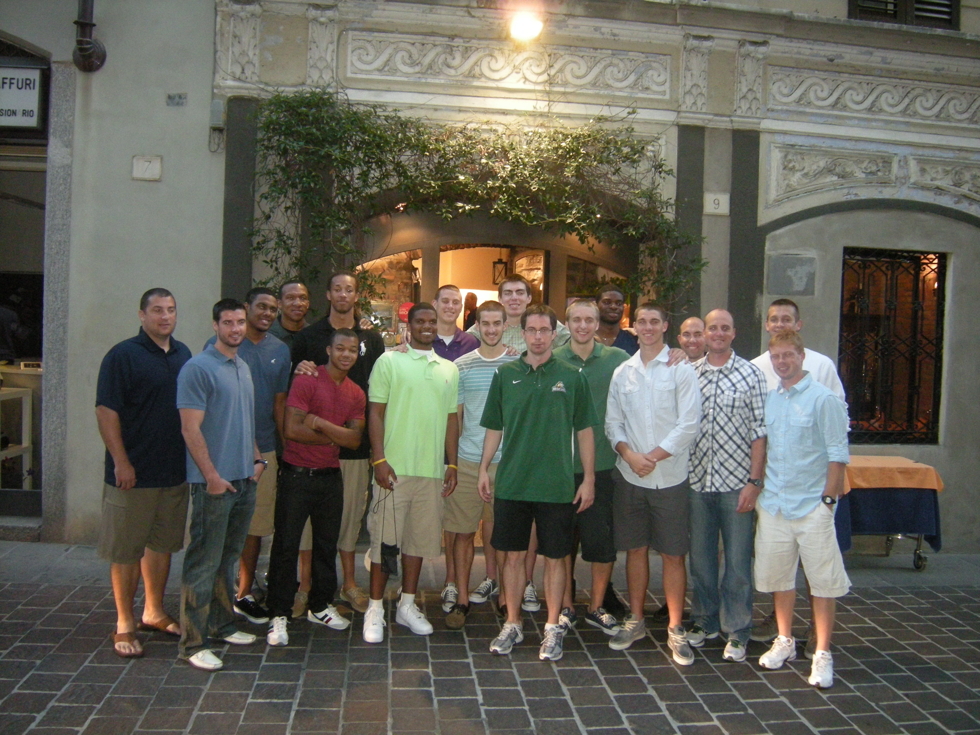Photo of the Wright State men's basketball team posing for a group picture in Italy.